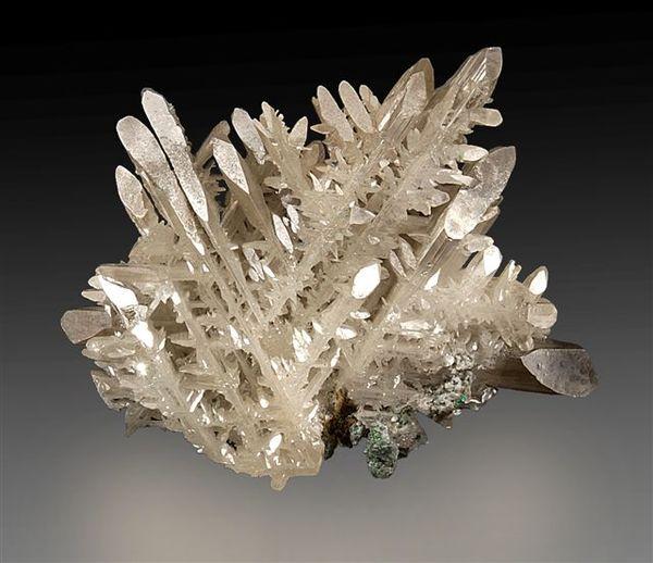ásványnak, 1565-ben, W. K. von Haidinger osztrák mineralógus 1845-ben nevezte el cerusszitnak.