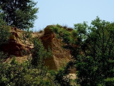 Homokos bányafalak Bányaudvar Ez a bánya egy felső miocén-pannon korú folyódelta üledékeit tárja