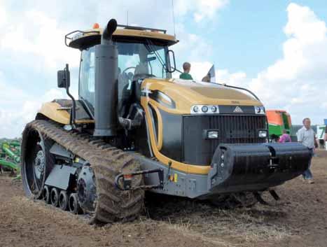 2. kép Challenger MT 875 E gumihevederes mezőgazdasági traktor, legnagyobb motorteljesítménye 446 kw (600 LE) (Forrás: www.challenger-ag.com) nek (2. kép).