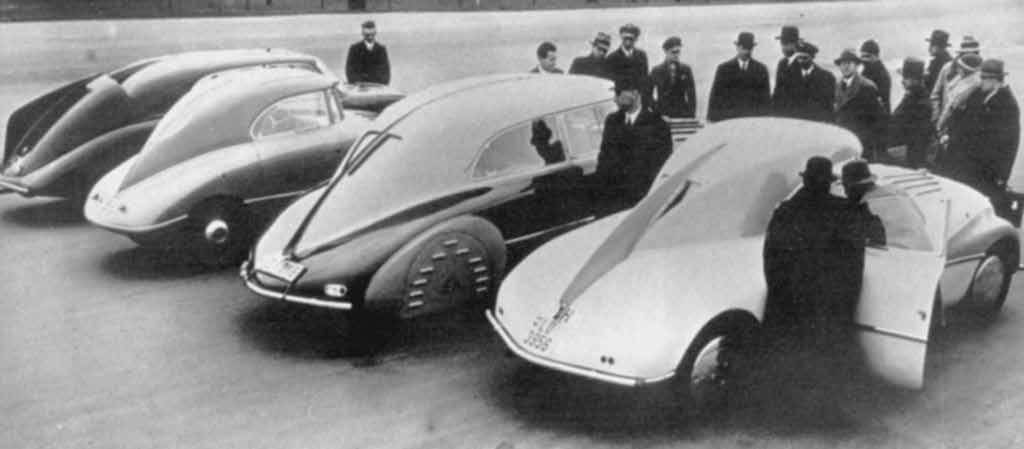 ➑ Az autótípusok jobbról balra: Audi, Maybach, NSU-FIAT Balilla Aerodynamica, Tatra 77A A Járay-féle alak légellenállása kiválónak mondható, eredményeit mind a mai napig tanítják, hasznosítják.