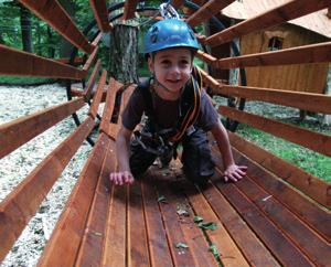 kalandpark belépőjegy + 1-1 víz/üdítő VAGY 3 gyerek/diák részére kalandpark belépőjegy + 2 felnőtt részére sétajegy.