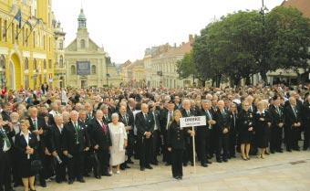 a 48-as Honvéd-szobor megkoszorúzása 19:00 órakor Szalamander felvonulás A Küldöttgyûlésre az OMBKE külön autóbuszt indít, melyre 2010.