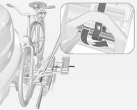 Biztosítsa, hogy legalább 5 cm rés legyen a kerékpár és a gépjármű között.