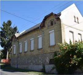 lakóházak alkotják.