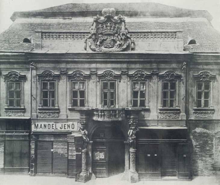 SÉTA EGY ELTŰNT BELVÁROSBAN Az 1890-es években a pesti történelmi belváros legtöbb épületét városrendezési okoknál fogva lebontották.
