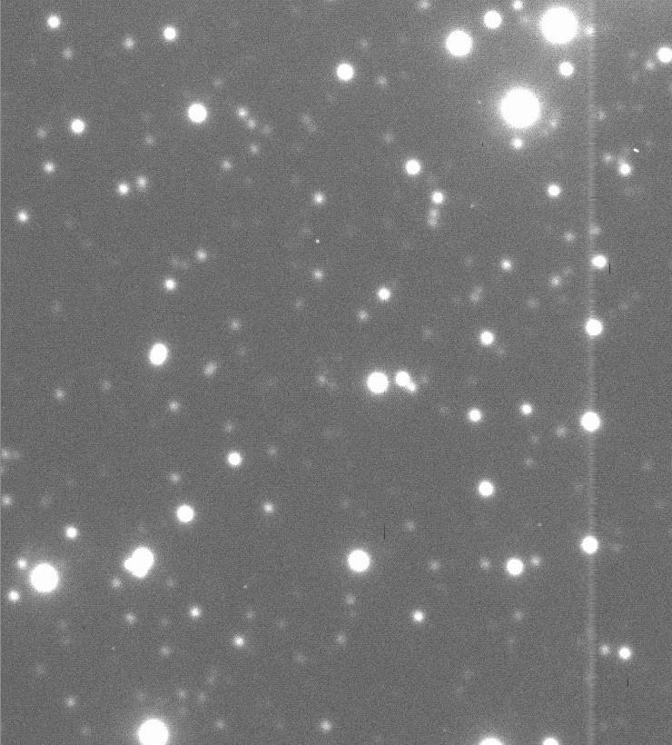7. ábra: A 0095.n6871B_1.fits kép részlete a PSF fotometria előtt (balra) és után (jobbra) A PSF fotometria elvégzése után a következő feladat az apertúra és levegőtömeg korrekció végrehajtása volt.