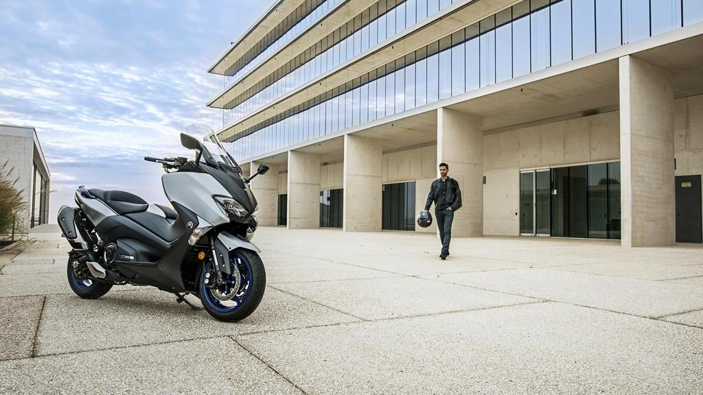 MAX Sport. MAX teljesítmény. A egy prémium sportmodell olyan teljesítménnyel és technológiával, amely tökéletes motorozási élményt kínál a hét minden napján.