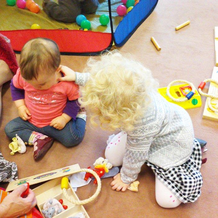 Lovász Irén dalolóköre Klub Zene Előképzettség nem feltétel! Lovász Irén népdalénekes, néprajzkutató, egyetemi docens. Több mint tíz éve foglalkozik zeneterápiával és működik dalolóköre.