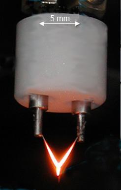 A SEM felépítése 1. Elektron forrás (Schottky-forrás) 10-7 Pa 2. Mágneses lencsék 3. Pásztázó mágnesek 10-5 Pa 4. Detektorok (SED, BSED, EDX) 10-3 Pa 5.