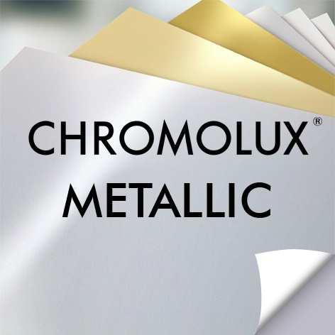 Metalizált termékek Chromolux Metallic A Chromolux Metallic egy oldalán öntött-mázolt karton, magasfényű és különböző fémes árnyalatú előoldallal és fehér, vékonyan mázolt hátoldallal.