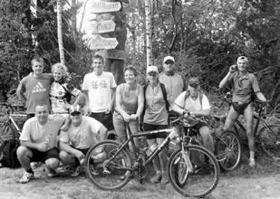 KOLESARSKA TURA Dne 18. 8. 2006 se je deset prijateljev pod vodstvom bara Grič iz Sv. Trojice odpravilo na tri dnevno kolesarsko turo. Zbrali so se v Petek ob 9. uri zjutraj pri Baru Grič.