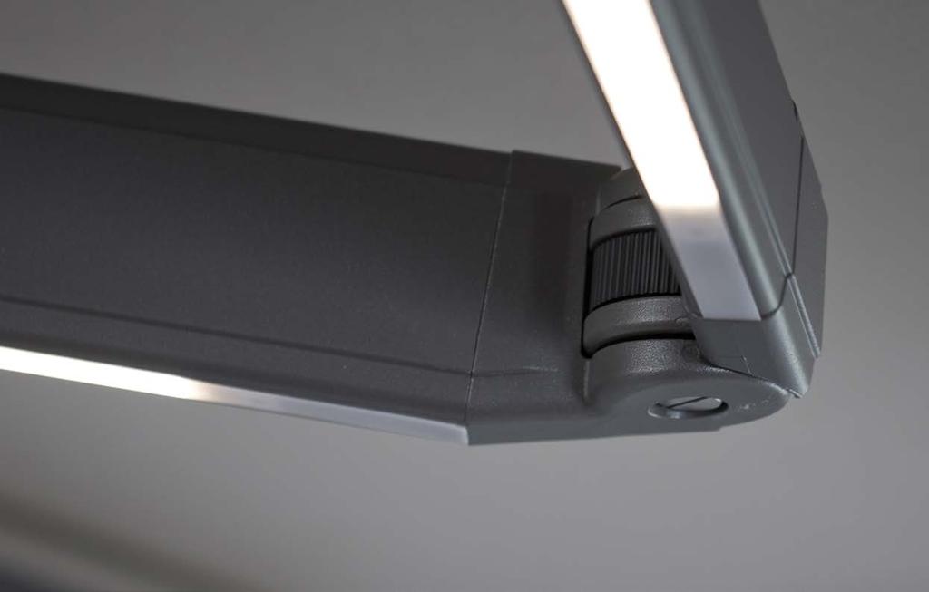 LED lámpák, amelyek rafináltan vannak a csuklós karba integrálva? Automatikus szél-, nap- és esőfelügyelet, amely a vásznat önállóan behúzza? Fűtő modulok az átmeneti időre?