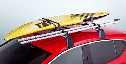 Egyszerű felszerelni és eltávolítani Velúr szőnyegekkel nem kompatibilis A csomagtérben használható Thule sí/snowboard tartó
