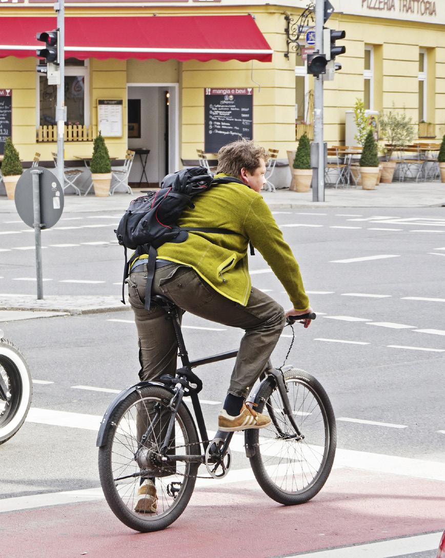 Kerékpárját szerelje fel első és hátsó világítással, és mielőtt sötétben útnak