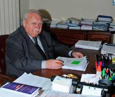 Po náročne pripravenej prevažne elektrotechnicky orientovanej tombole sa chlapci postavili pred mikrofón a ozvalo sa:.