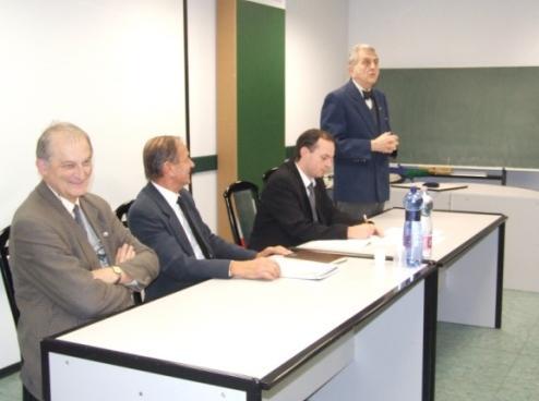 Etelka és Dr. M. Csizmadia Béla átadja a Botka Imre-díjat Dr.