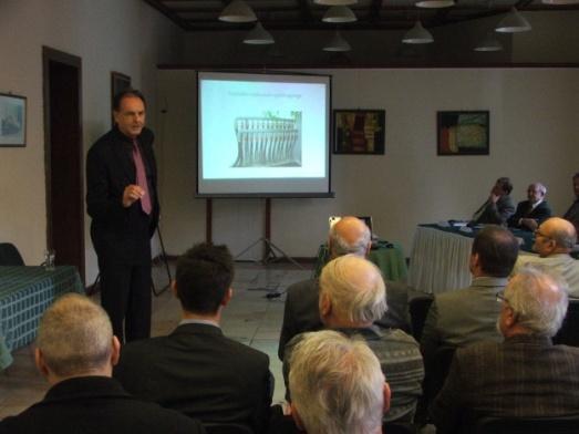 Balról Dr. M. Csizmadia Béla, jobbról Veres Sándor Dr.
