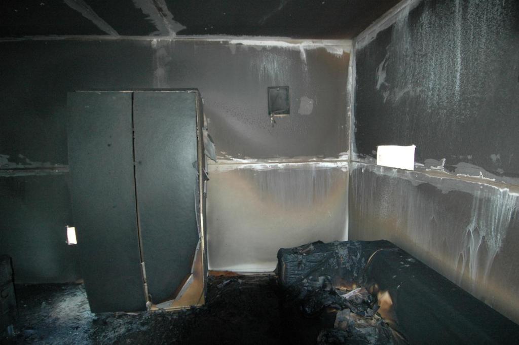 kép A szekrény jobb oldalán lényegesen gyengébb tűzzel érintettség