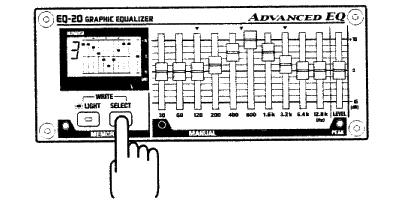 MANUAL módban végezze el az equalizer szabályzók és LEVEL szabályzó bállításait a kívánt hatás eléréséhez. 4.