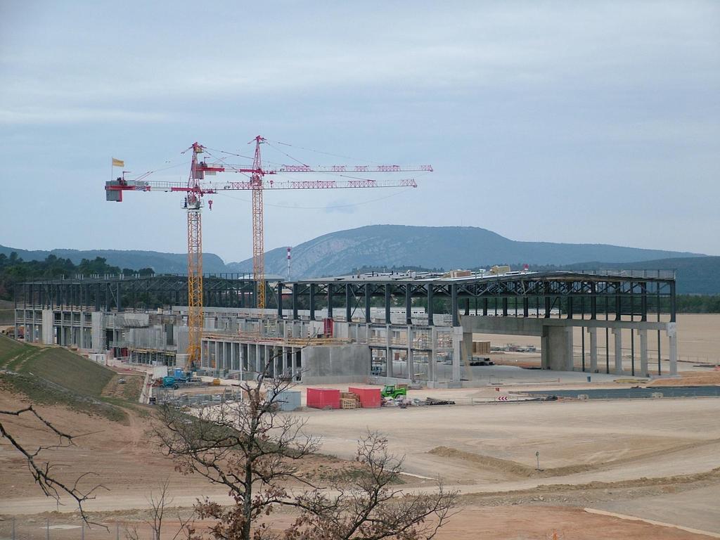 Pokol Gergő: ITER, út a fúziós energiatermelés felé ITER poloidális tér