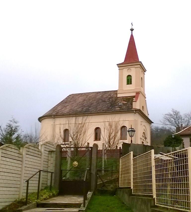 3. Evangélikus templom Az evangélikus templomot a Keglevich család építette az 1770-es években. Az egyhajós, nyugat-keleti tájolású templom egy harangtoronnyal került kialakításra.