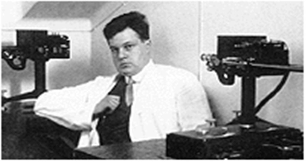 Rolf Maximilian Sievert (1896-1966) svéd orvos-fizikus. A radioaktiv sugárdózis mérésének és a sugárvédelem kutatásának úttörője.