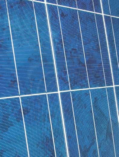 Polikristályos napelem modul A napelem két üveglap közé laminálva tartalmazza az áramtermelő napcellákat. A két üveglap között az egyes napcellák két műanyagfólia közé ágyazódnak.