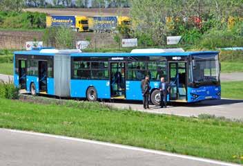 A BUSEXPO kiállításon mutatkozott be a nagyközönségnek a Modulo M168D csuklós busz Rába S91 midibusz, 7,9 méter hosszúsággal, 4,25 literes, 156 lóerôs Mercedes-Benz Euro 6-os dízelmotorral, 19 ülô-