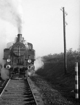 Az állomásokon 1881-től a telefonkészülékek már írópultos kivitelben kerültek telepítésre.
