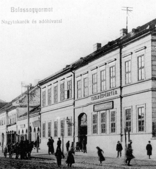 A Madách Imre Városi Könyvtár Helytörténeti Gyűjteményében található korabeli balassagyarmati képeslapokon, fényképeken felismerhetők a Kossuth Lajos, a Fő (ma: Rákóczi fejedelem),