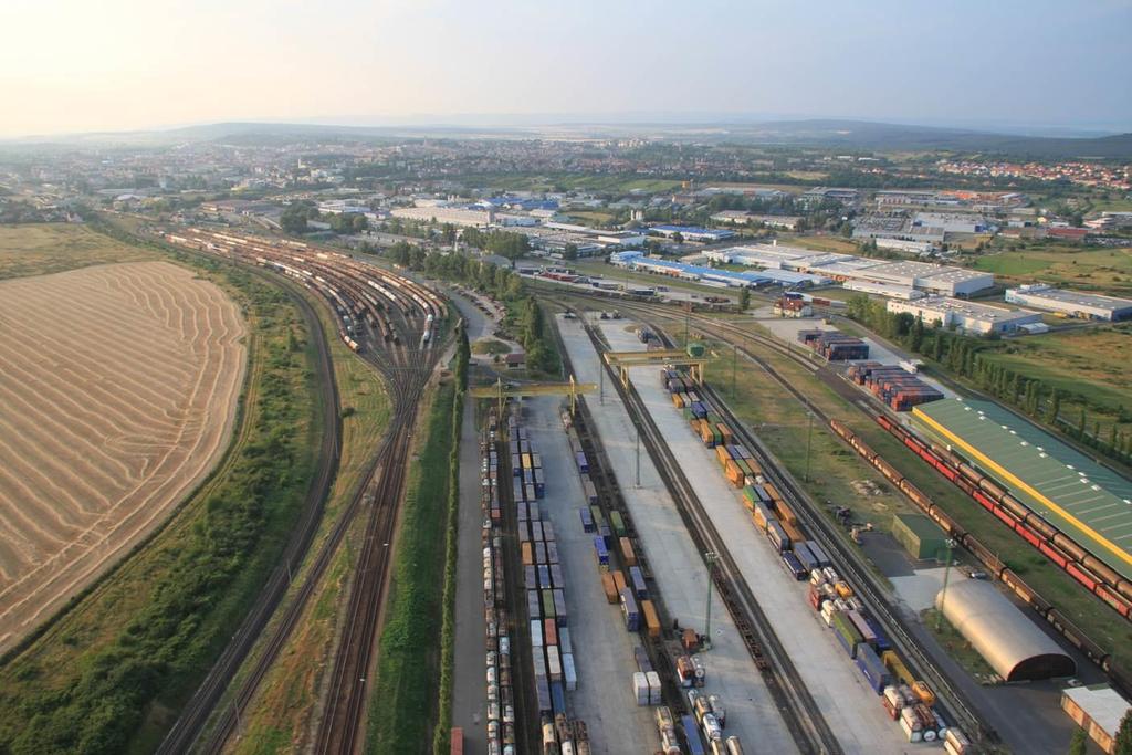 3:1 logisztika Intermodális szolgáltatások Konténerterminál felszereltség daruzható vágányok száma: 6 tároló vágányok száma: 4 emelőgépek: 2 db bakdaru (40 t 45 konténer, csereszekrény,