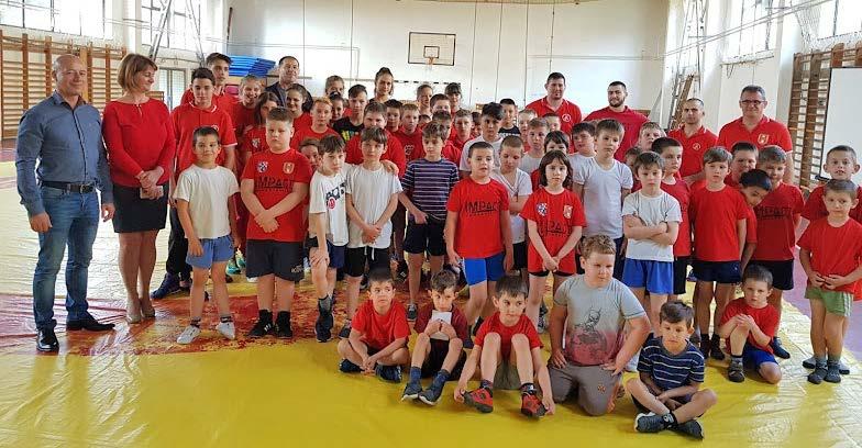 április 18-án sikeres pályázat programjaként és a Dunaferr Sportegyesülettel való évek óta tartó szakmai együttműködésnek köszönhetően a Mezőfalvi Petőfi Sándor Általános Iskolában működő sportkör