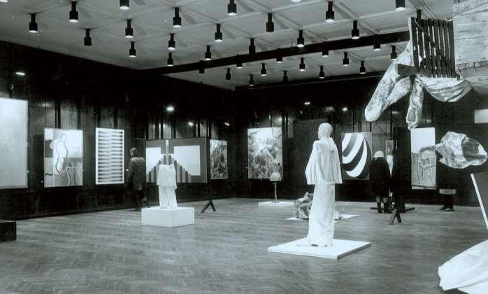 A III. korszak: 1968-1991 IPARTERV-csoport neoavantgard képzőművészek kiállításai Sinkovits Péter művészettörténész rendezi I. 1968 december 12., II. 1969 október 24.