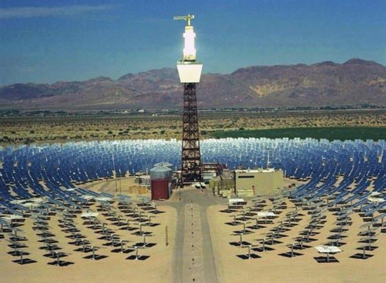 www.e-met.hu MEGÚJULÓK GEOTERMIA 9. ábra. A Solar Two erőmű a földről és az űrből sivatagban, 1981-ben épített 10 MW-os Solar One volt.