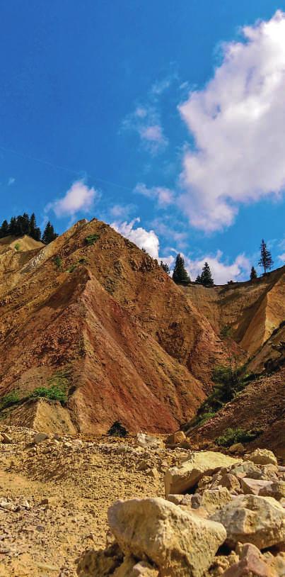 E pompás geológiai képződmény egy óriási szakadék, melynek mélysége meghaladja a 100