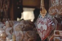 Tavaly először lovassal gyulladt meg a máglya, sajnos az idén a ló megbokrosodott a zenétől, így csak Szent Mártont imitáló lovas gyújtotta meg a tüzet.