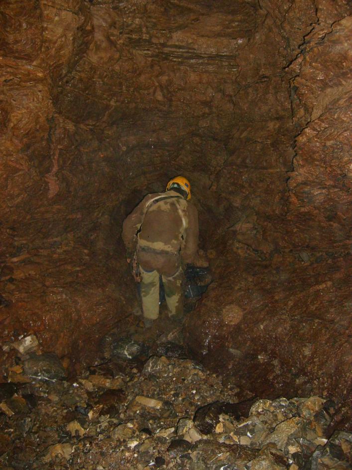2.3. Gilisztás-barlang A kutatóhétvégéken elsősorban a végpontot bontottuk.