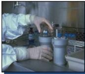 Biológiai biztonsági szintek (BioSafety Levels, BSL) 4 biztonsági szint A laboratóriumi gyakorlat és technikák,