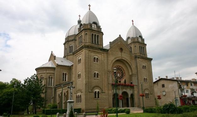 CSANTAVÉR, PALICSI-TÓ Csantavéren a monumentális katolikus templomot tekintjük meg.