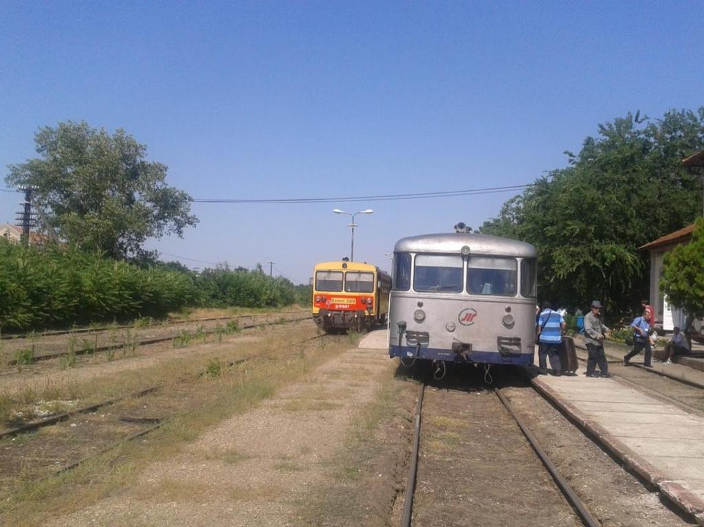 38 U pograničnom saobrćaju između Reske (Röszke)/Horgoša i Segedina saobraćaju motorni vozovi MÁV-START Zrt-a (28. slika).