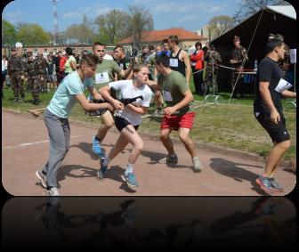 A csapatból minden tag csak egyszer futhat! A stopper az utolsó versenyző célba érkezésekor áll meg. Szöges cipő használata TILOS!