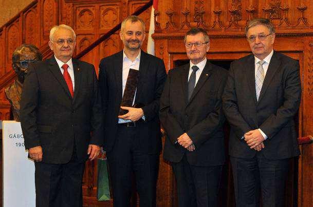 A Kuratórium döntése alapján Gábor Dénes-díjban részesültek: Dr.