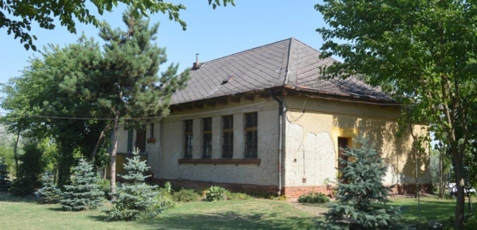 szertárral. A Belső-Domaszéki, illetve Kisivánszéki iskola első tanítója Kvatkovszki Endre volt. Ez az iskola is bővítésre szorult. A régi épület alapján építették újjá 1905-ben.
