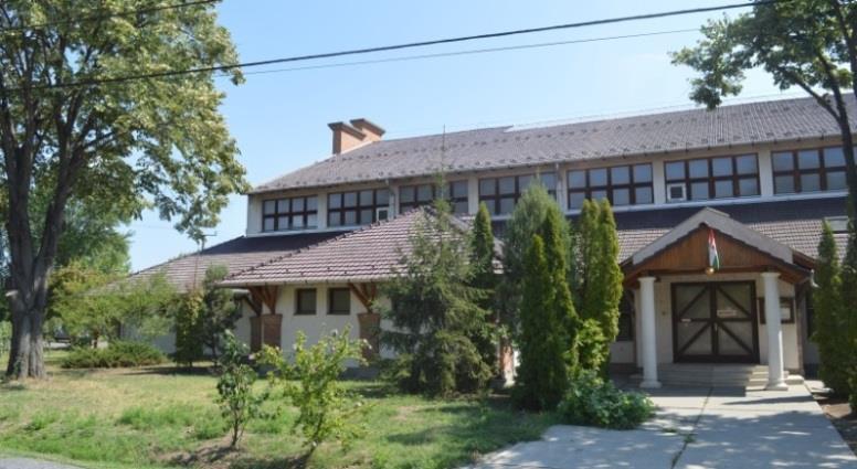 mutatja.