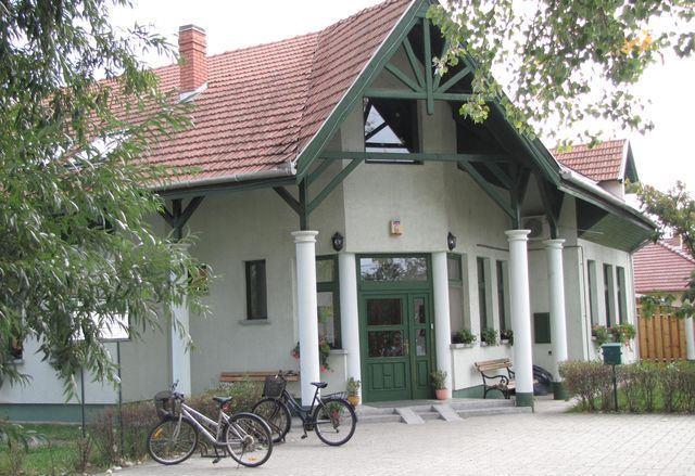 GYÓGYSZERTÁR