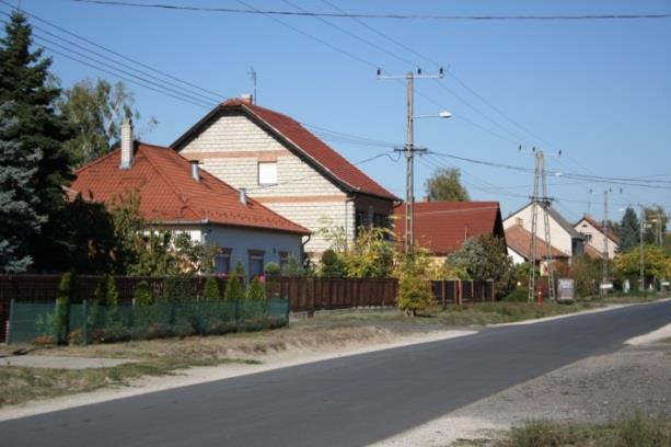 Vegyes utcaképek minden korszakban Természetesen, ahogy lenni szokott az üresen maradt telkekre az építési