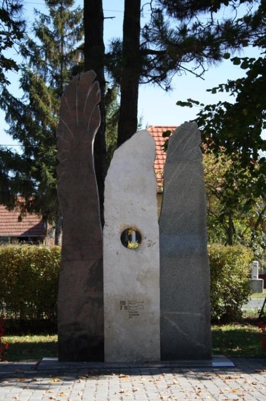 KÖZTERÜLETI SZOBROK A közterületek esztétikáját