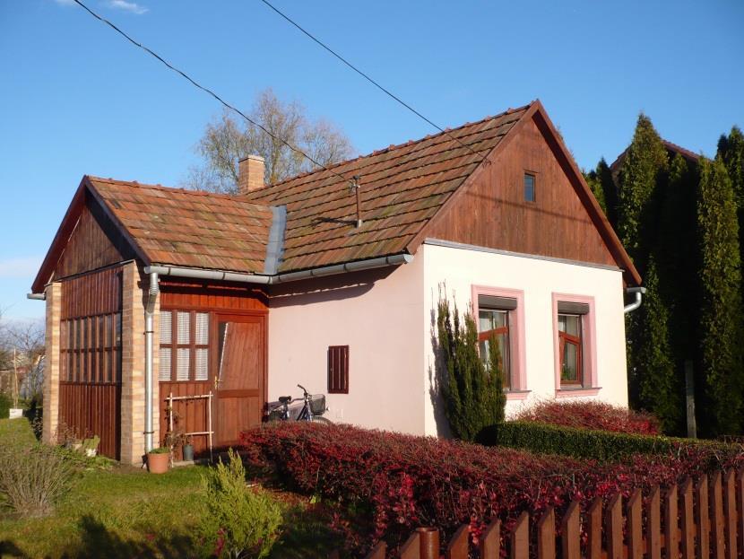 Jó arányú kis ház / kidolgozott részletek / jó példa lehetne a kiskertes