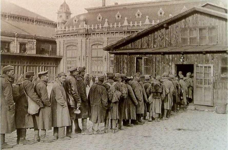 Károlyi Mihály gróf felszólalása az osztrák-magyar delegációk külügyi bizottságában, 1918. október 15. (Részlet) A háborút Önök miatt elvesztettük, s ha Önök itt lesznek, elvesztjük a békét is.