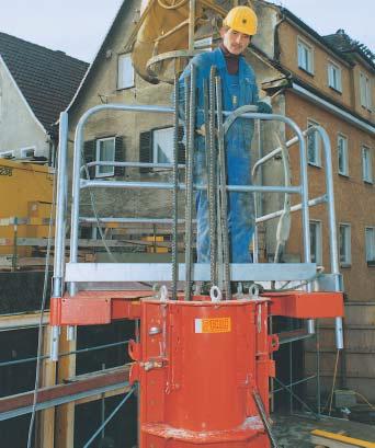 időben történő elkészítését. A betonozó állvány olyan könnyű, hogy kézzel is összeszerelhető. A kihúzható dúcok minden keresztmetszethez illeszkednek 25 cm-től 70 cm-ig.